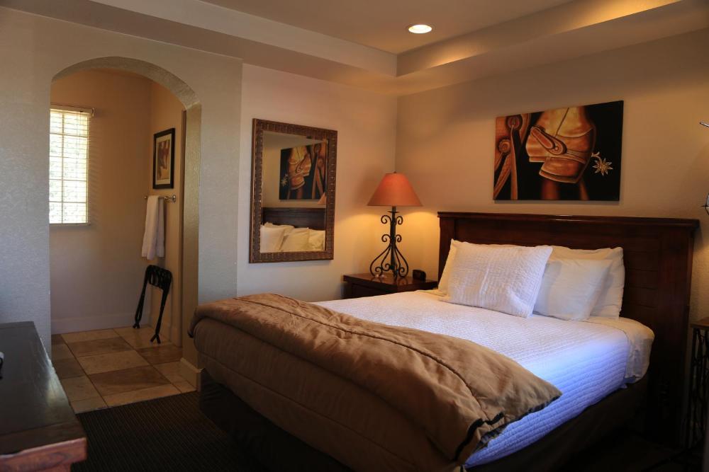 Queen Room interior