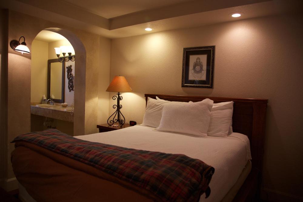 Deluxe Family Room interior