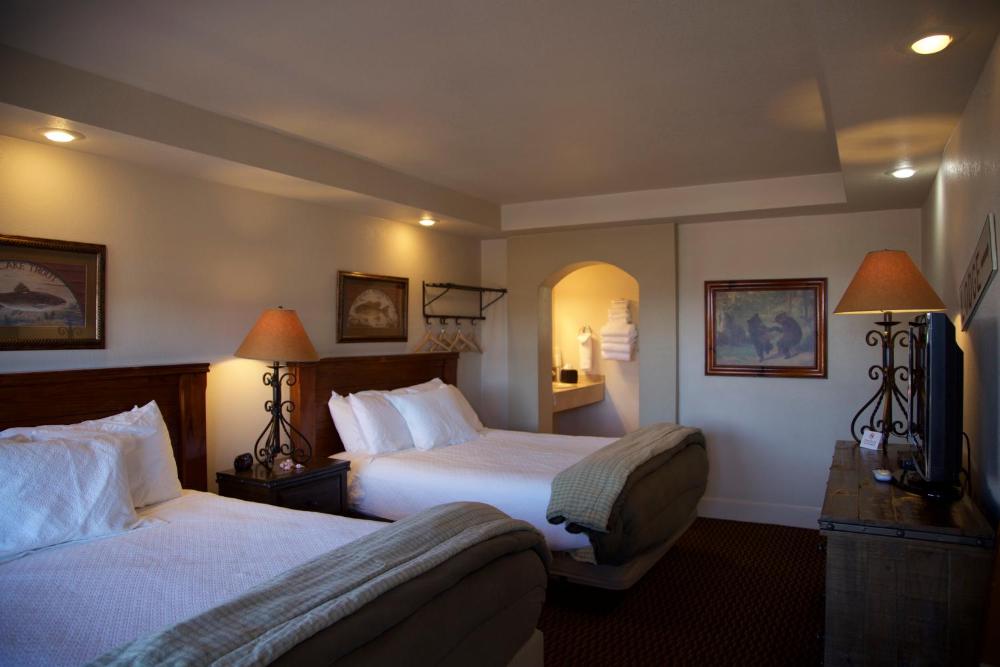 Queen Room with Two Queen Beds interior